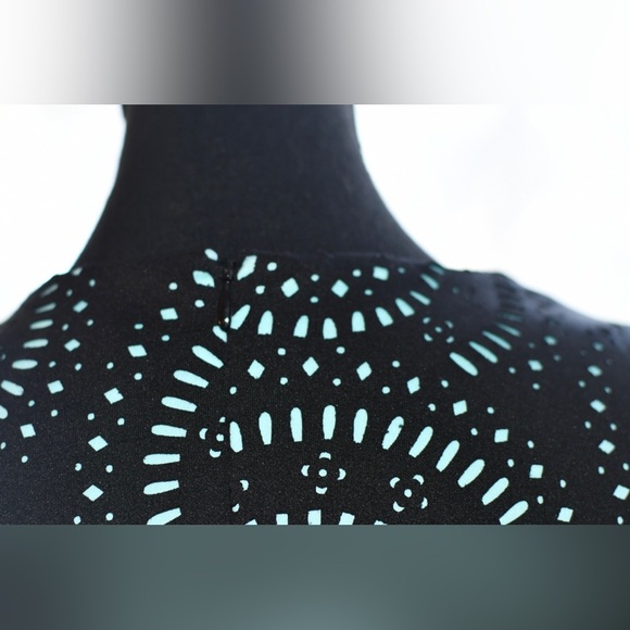 Calvin Klein size 4 Black Over Green Dress. - Picture 5 of 13